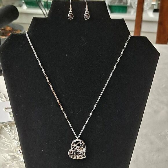 Silvertone Heart Necklace and earring set Nwt - Picture 1 of 7